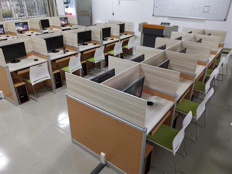 廣東交通運輸學校多媒體升降屏風桌教室