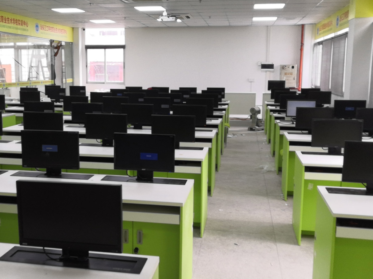 廣東汕頭某職業(yè)技術(shù)學(xué)校培訓(xùn)中心多媒體教室