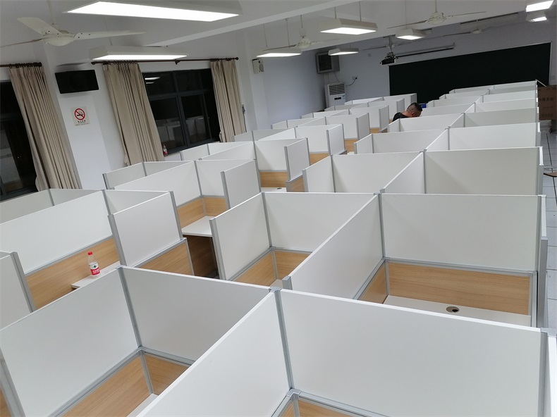 上海大學市北附屬中學升降屏風語音教室