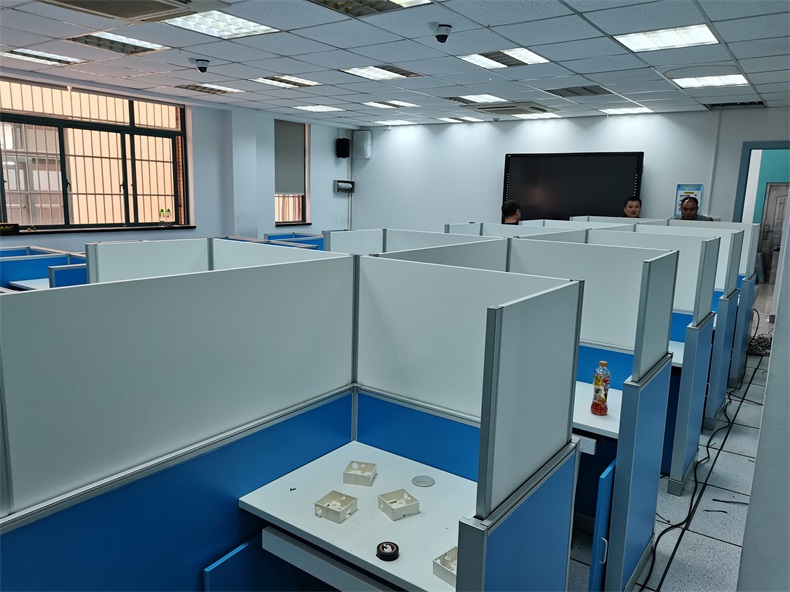 上海科技管理學校升降屏風計算機教室