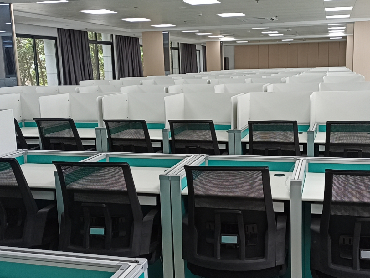 陜西寶雞市渭濱區某銀行升降屏風計算機室